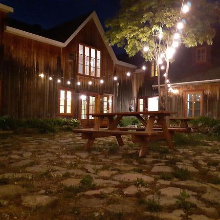 Auberge Le P'Tit Bonheur Saint-Laurent-de-l'ile d'Orleans Bagian luar foto