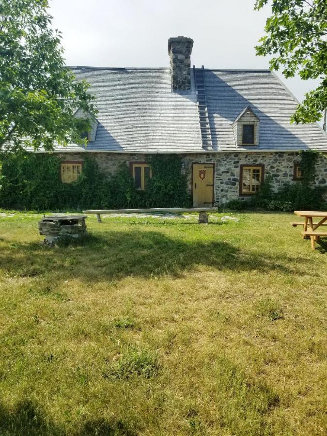 Auberge Le P'Tit Bonheur Saint-Laurent-de-l'ile d'Orleans Bagian luar foto