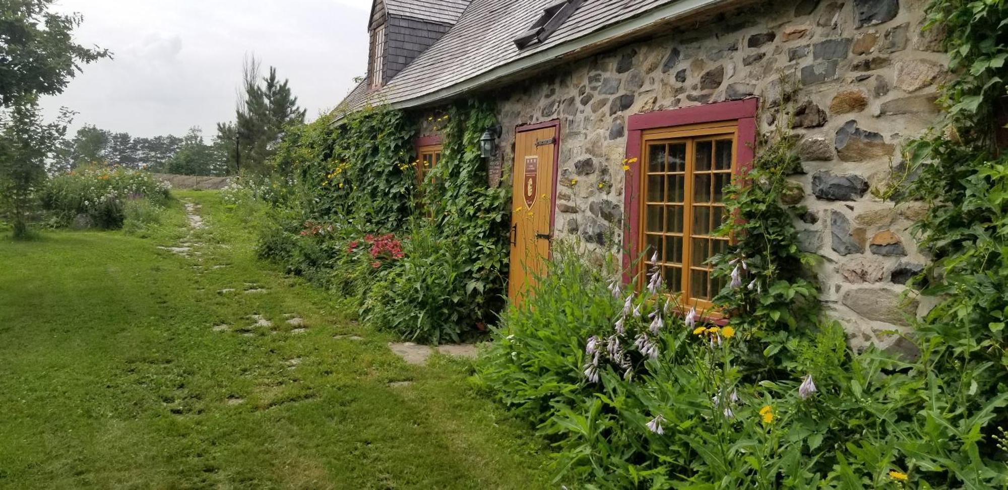 Auberge Le P'Tit Bonheur Saint-Laurent-de-l'ile d'Orleans Bagian luar foto