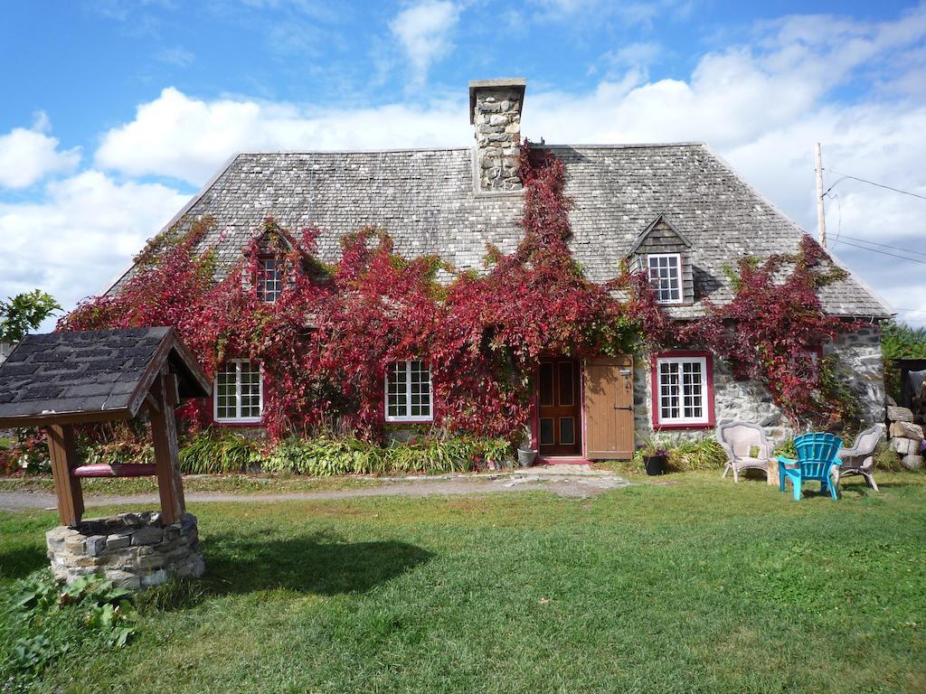 Auberge Le P'Tit Bonheur Saint-Laurent-de-l'ile d'Orleans Bagian luar foto